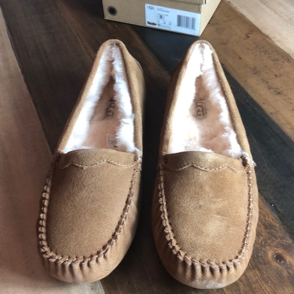 UGG Scalloped Moccasins - Picture 2 of 9